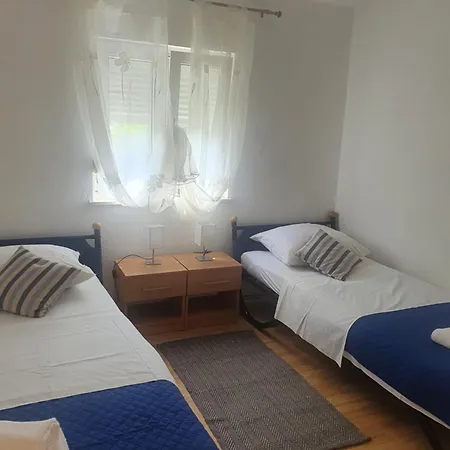 Ana I Mia Apartment *