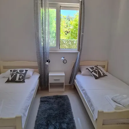 Ana I Mia Apartment *